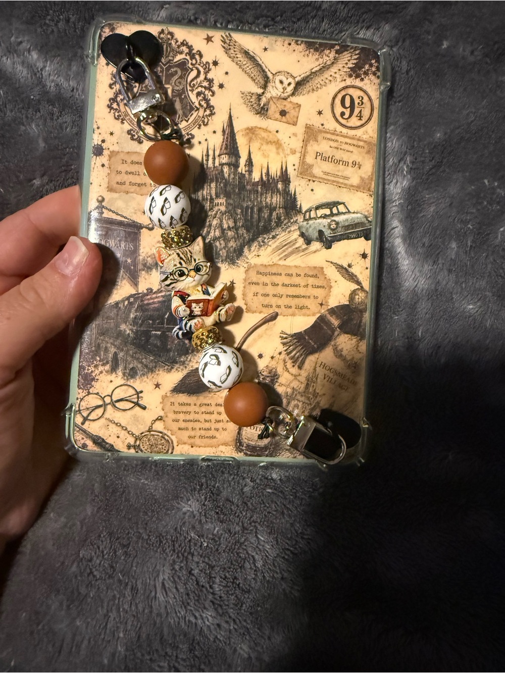 Kitty Reading eReader Charm Strap in Brown and White
